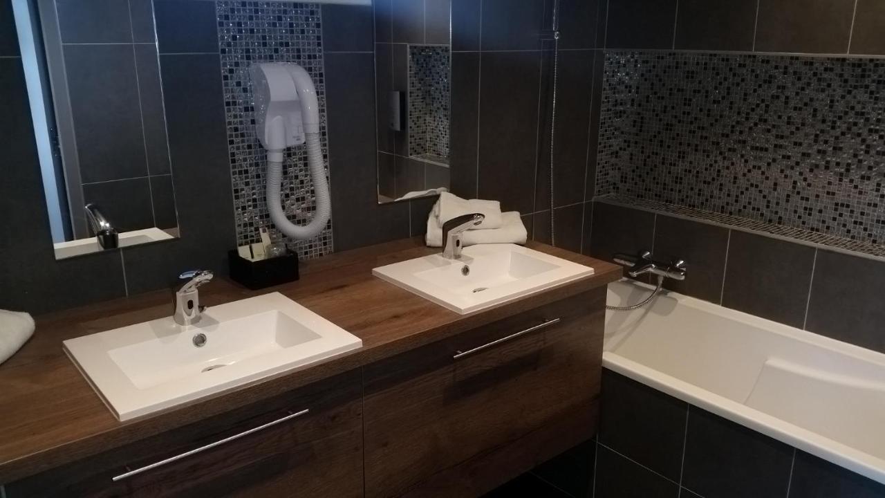 Hotel Restaurant Le Yeti Les Rousses Eksteriør billede